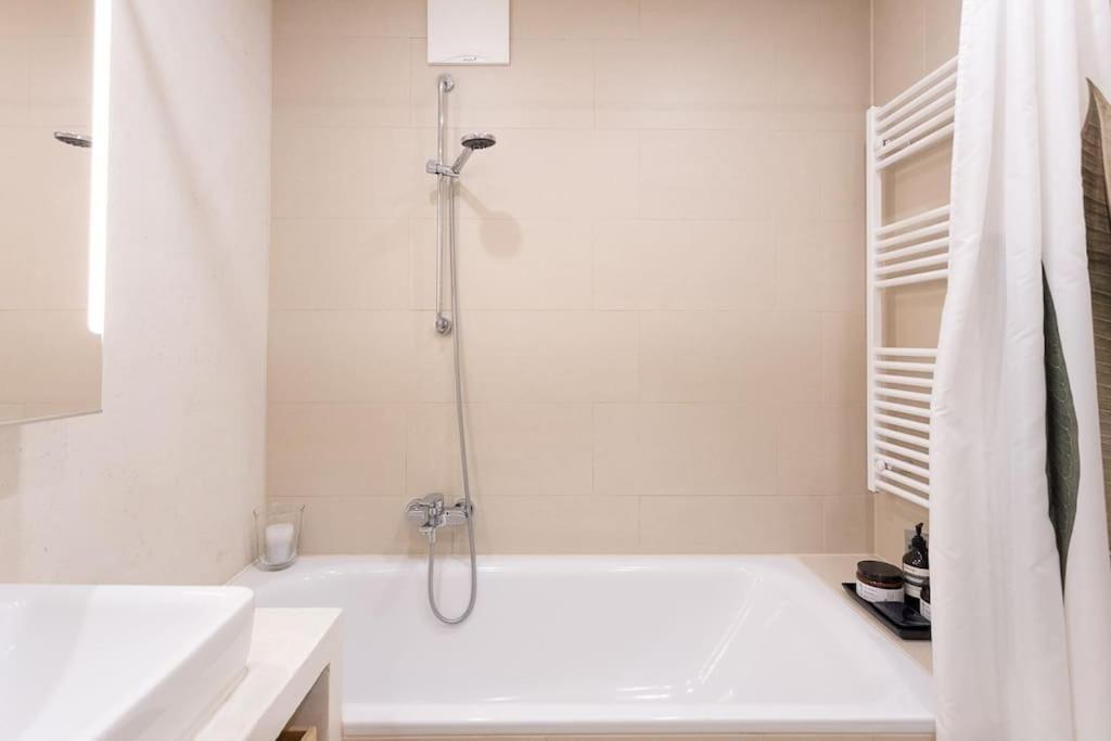 Dream Apartment - Central And Quiet With Ac And Free Parking Garage Вена Экстерьер фото